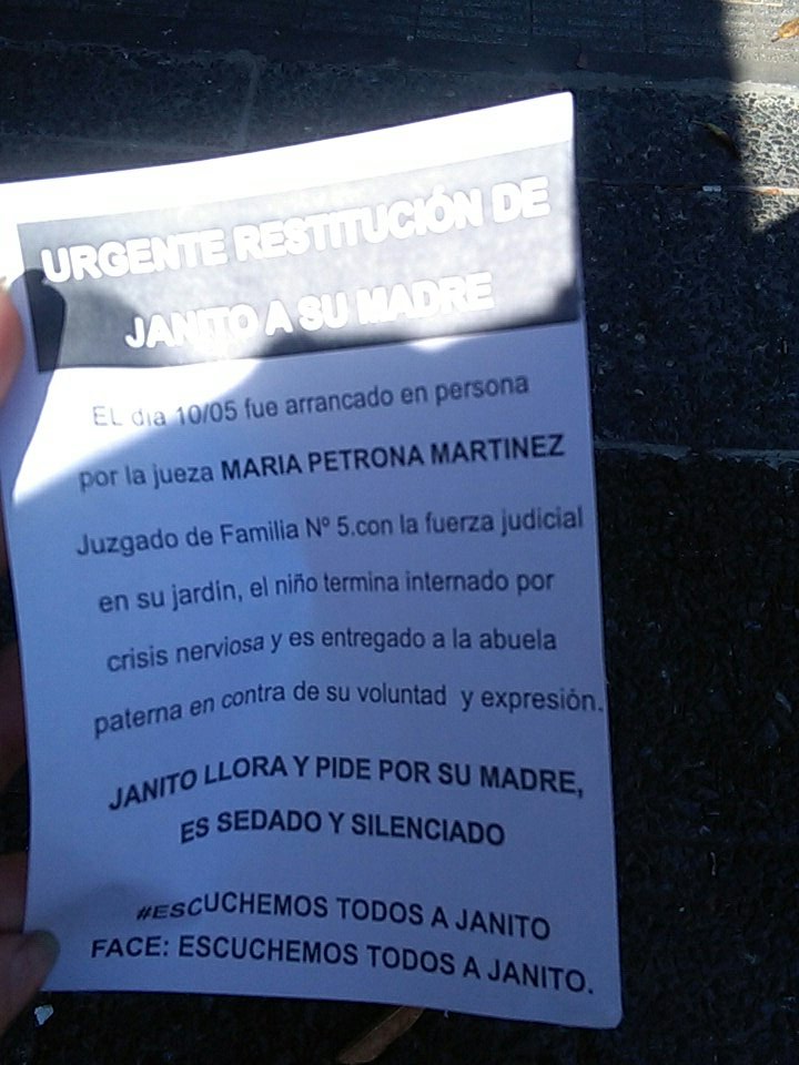 BrenMVM's tweet photo. Recién pase por el Juz de Fam n5 y no pude pasar de largo!! Difundan https://t.co/QOBvztO8xs