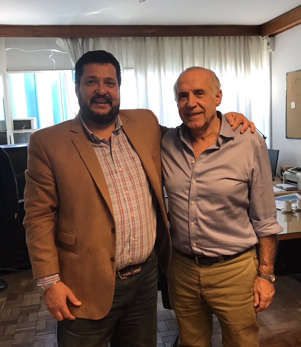 Alejandrovieyra's tweet photo. Hoy visite al compañero y amigo  Pte.Instituto de la vivienda de la Provincia,Ismael Pasaglia.Repasamos temas de agenda pendientes de Azul. https://t.co/CBsRfL4c1S
