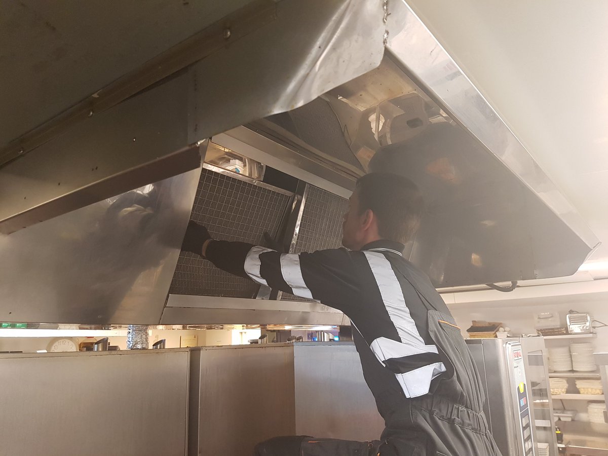 Safestarclean's tweet image. Kitchen deep clean and access panel fitting @Millhotel. #extractionclean #deepclean