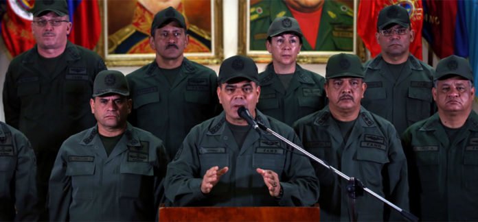 DolarToday's tweet image. “Degollar  guarimberos”, la consigna de los soldados de Padrino López goo.gl/j2yX45