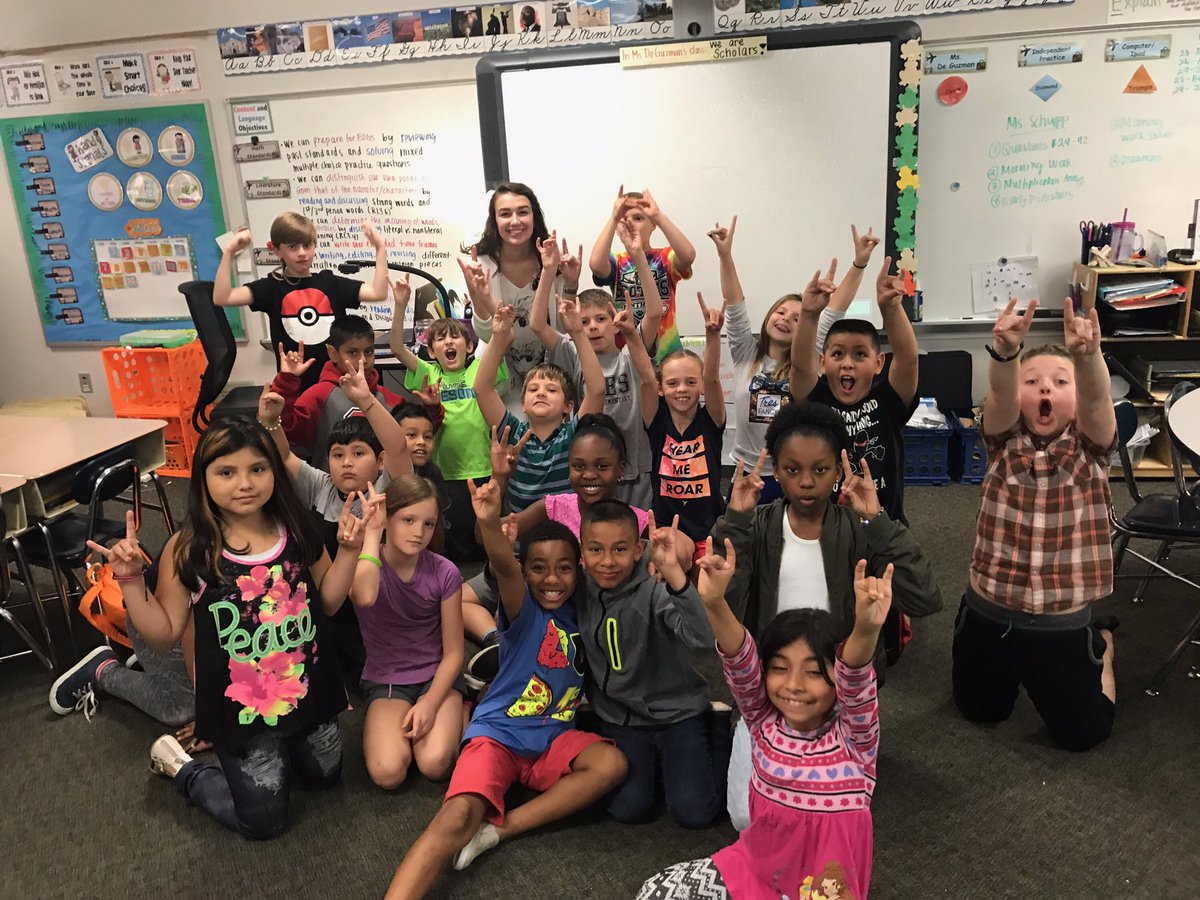 sydneyschupp's tweet photo. Thank you to Ms. De Guzman and all of her wonderful students for having me these last few weeks! I'm so grateful for this opportunity!❤️🍎 https://t.co/lBMSxxaVPB