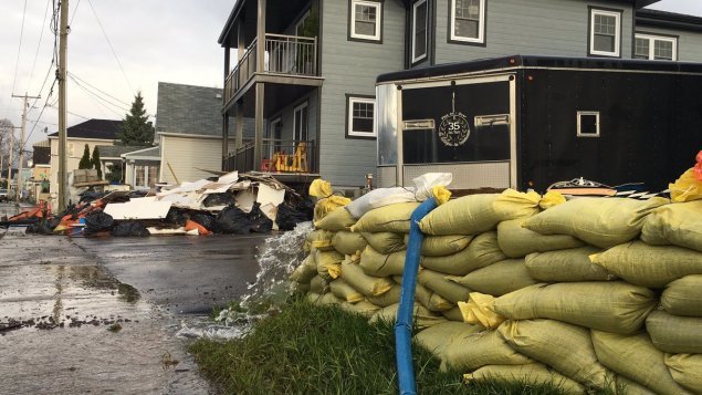 Où se débarrasser de ses déchêts? Connaissez vous des récupérateurs à #Gatineau #Ottawa #innondation #quebec ici.radio-canada.ca/nouvelle/10337…