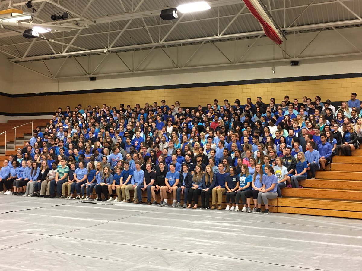steepFHN's tweet photo. Class of 2017 has practiced and is officially ready for June 3rd. #FHNpride #TeamGraduation https://t.co/bf5mHpI0pT