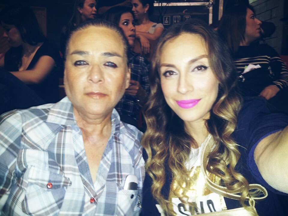 mainyna's tweet photo. Listas mi hermosa madre y yo paraverte de nuevo esta noche Gracias por formar parte importante en el sound track de mi vida @montanertwiter https://t.co/iVqHez9fNu