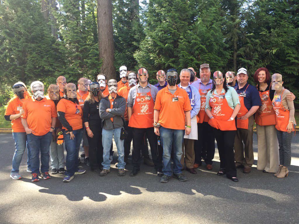 Matthew37270604's tweet photo. May the 4th be with you at 4723! (MET) https://t.co/qtGdEudr06