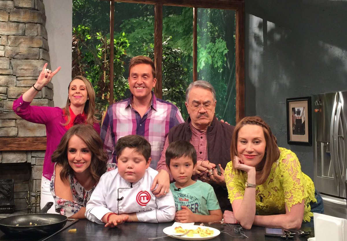 Roy_MCJR's tweet photo. Me encantó cocinar con Ventaneando!!!#MasterChefMx #teamroy https://t.co/W26xAXhxTj