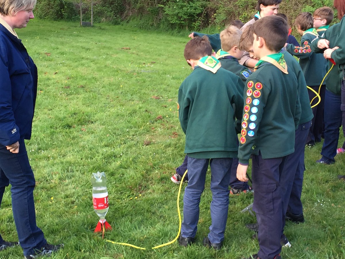2ndstrattoncubs's tweet photo. @YOProject volunteers leading a play session for 3 cub packs tonight #kenyaproject #Committed #awesome https://t.co/ojrCK4k70J