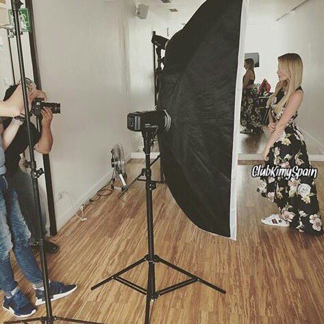 Nueva sesión de fotos de nuestra <a href="/Kimy2Ramos/">Kimberly Dos Ramos</a> 📸💙 súper hermosa con este outfit 😍