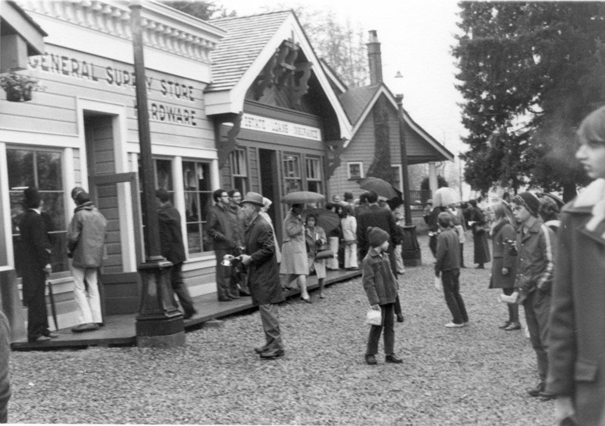 bbyvillage's tweet photo. Throwback Thursday to our opening wknd ... Nov 19-21, 1972! Fast forward to May 6 when we kick off the 2017 season! https://t.co/cSC805gQKV https://t.co/WhYw8xyHlq