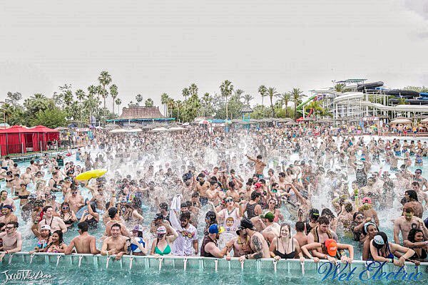 djrye's tweet photo. Would you attend Wet Electric!? #PoolRave https://t.co/yVXdb49405
