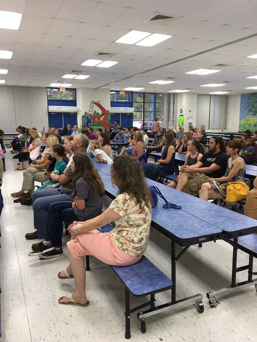 MustangMoments's tweet photo. Love our Mustang parents!!  Way to go Mustang chorus! https://t.co/Eym6O2NKx0