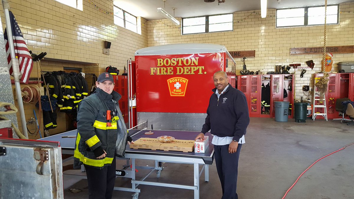 ONSRoslindale's tweet photo. Serving lunch to the heroes @BostonFire that serve and protect the @CityOfBoston every day and night. Thank you! #FireBOS #roslindale https://t.co/eWm06jmMum