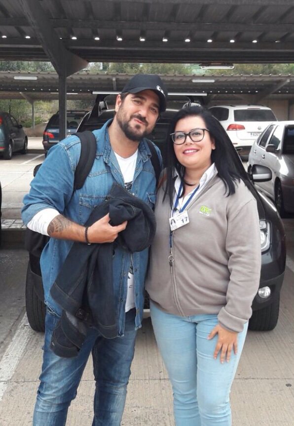 Visita del cantante Antonio Orozco en nuestras instalaciones <a href="/OK_RentaCar/">OK Rent a Car</a> en Melilla en el día de hoy. ¡Todo un placer y qué buena gente!