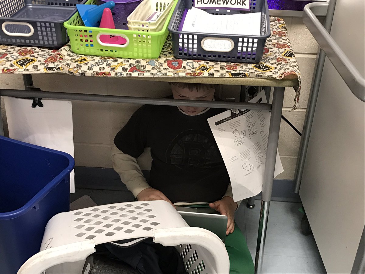 borio29's tweet photo. We find places in our classroom where we can be the most productive. #flexibleseating #ellingcen https://t.co/uGSuIQQyPQ