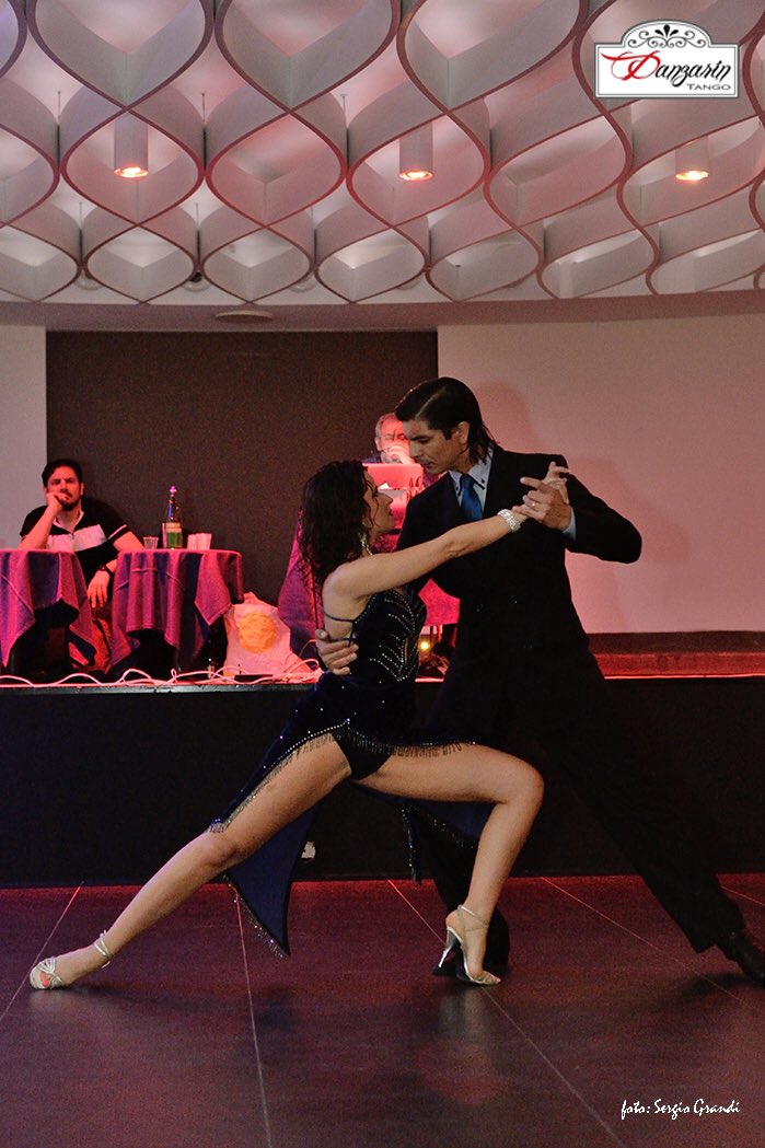 GrandiSn's tweet photo. Facundo y Laura - tango Inn Sabaudia  - https://t.co/TqSLY5z1CW