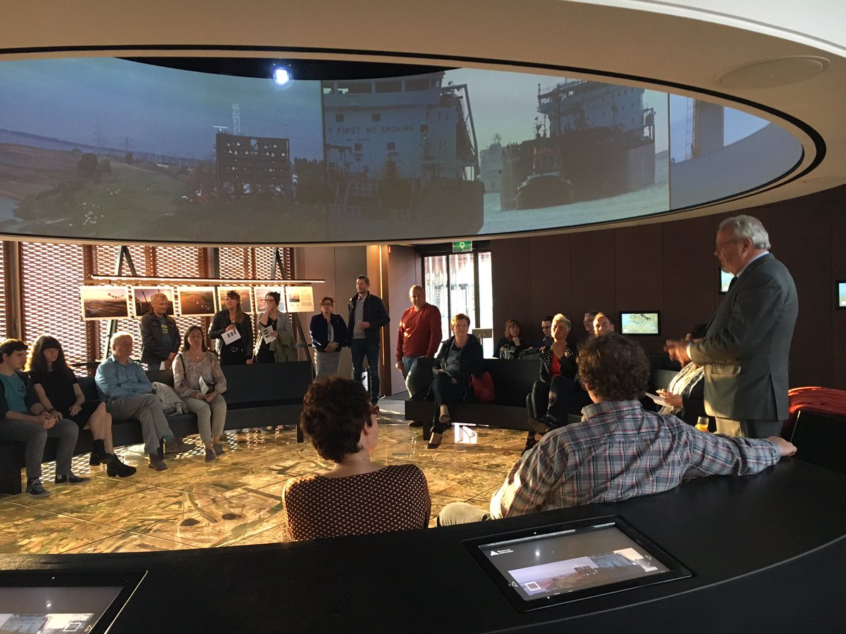 ellenwauters's tweet photo. Iedereen klaar voor veiling van luchtfoto's #copybeest in #mashavenpaviljoen @een Opbrengst naar goed doel @PortofAntwerp https://t.co/2obGUD6SK9