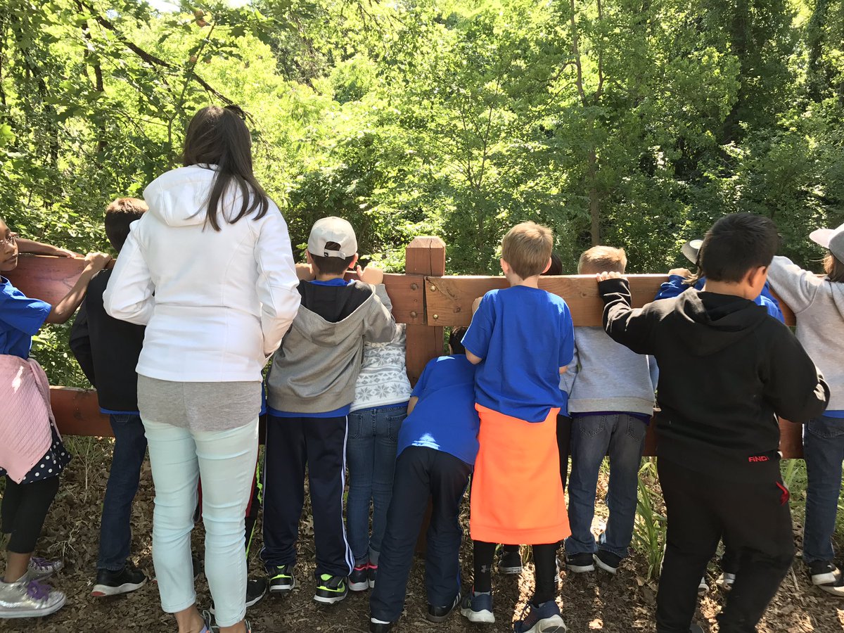 YMcCready_RES's tweet photo. River Legacy Science Center is always a hit! Exploring with these scientists! @triciadhanson #RESUnique @RoanokeRangers https://t.co/XdirEyXpn7