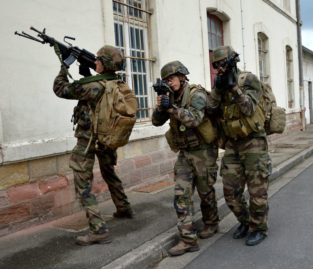 1er_Tirailleurs's tweet image. Les turcos de la 3 s’entrainent, départ imminent pour le CENZUB (centre d’entrainement aux actions en zone urbaine) ! #entrainement #7bb