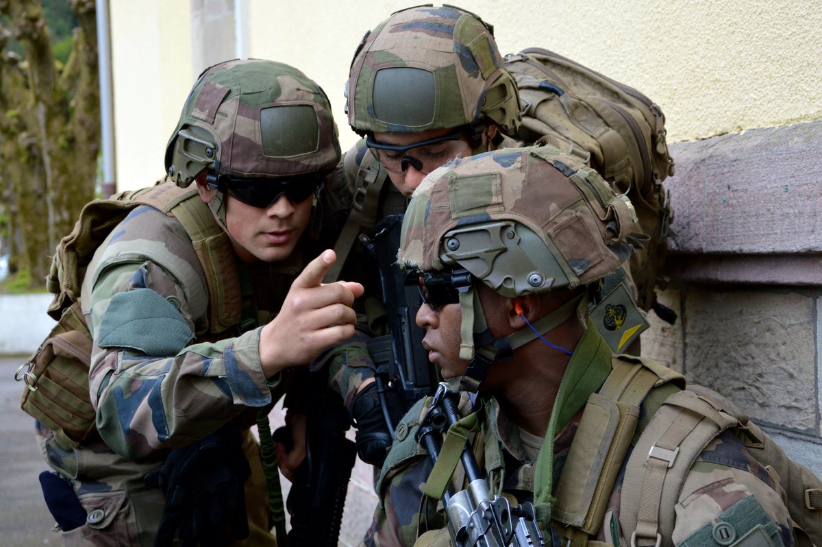 1er_Tirailleurs's tweet image. Les turcos de la 3 s’entrainent, départ imminent pour le CENZUB (centre d’entrainement aux actions en zone urbaine) ! #entrainement #7bb