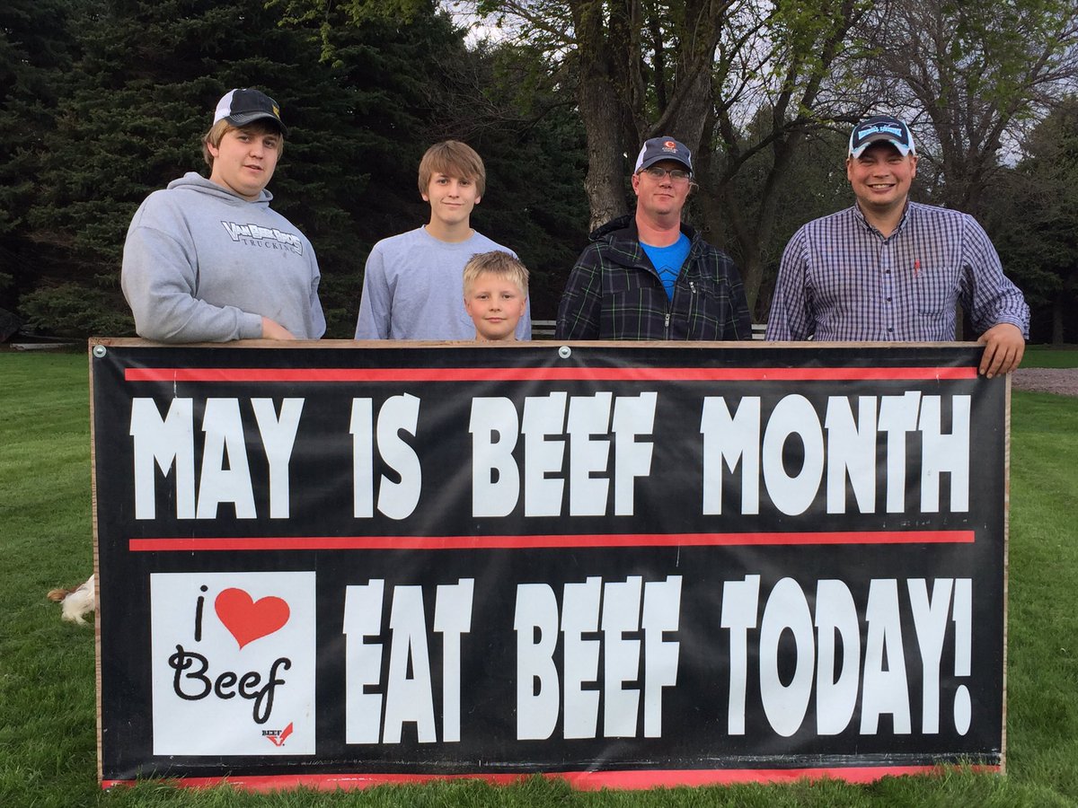 kimberlyvanzee's tweet photo. The tradition continues! The best way to farm is with family! Happy #beef month everyone. #eatbeef https://t.co/qwTI1jadOs