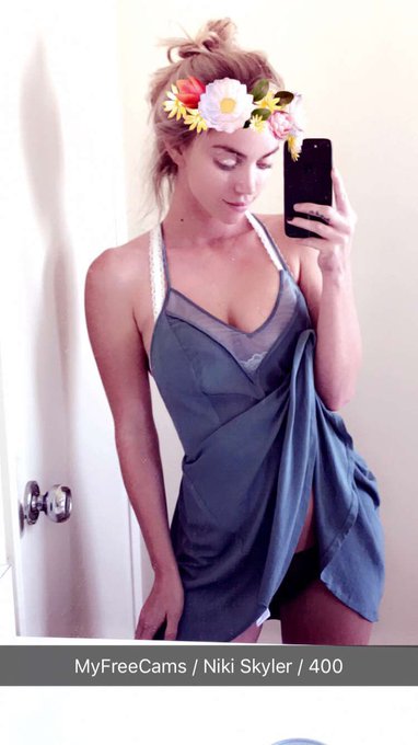 Shower show on snap offline 400 tokens and snapname to join!!! https://t.co/kr8nbz2pLu