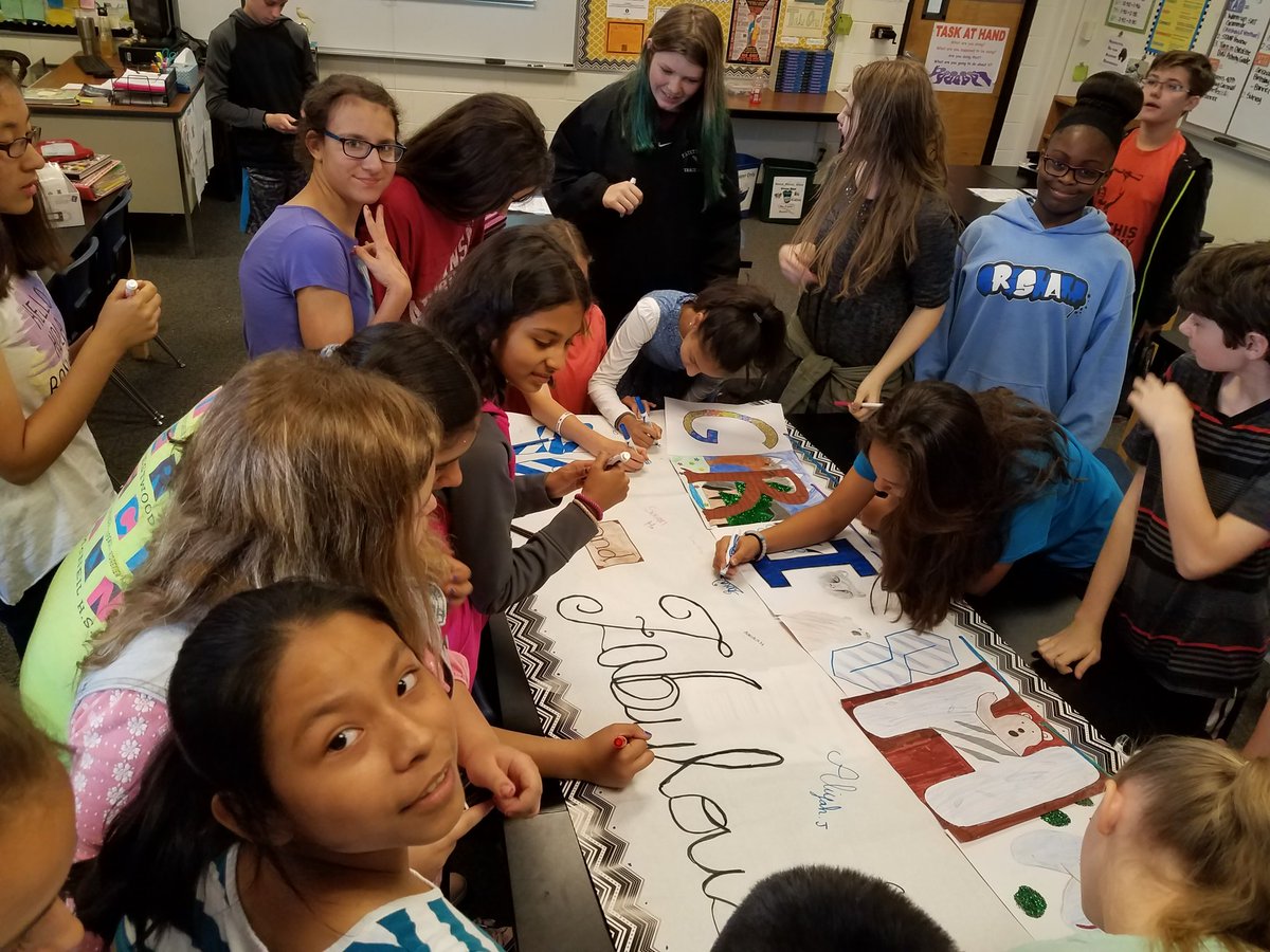 Mrs_Katie_Allen's tweet photo. My Den class' boss banner for @GRISHAM_MS 40th Birthday! Look @PHadziTx !! π #InnovationNation #ibmyp #gms40 https://t.co/GP5YzL6lIs