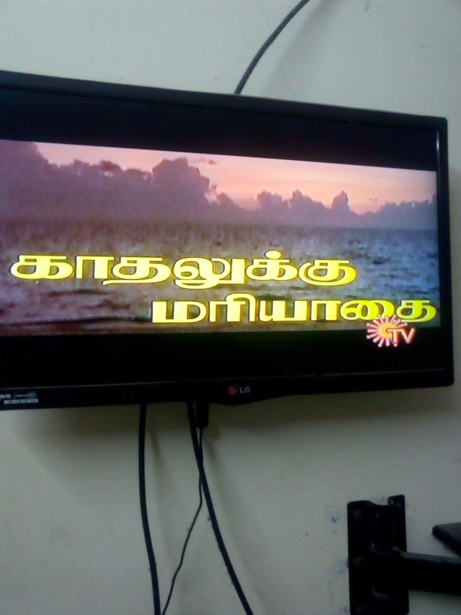 VijaykumarV0601's tweet photo. Movie Alert : Watch #Ilayathalapathy's #RomanticBlockBuster Movie #KadhalukuMariyadhai Right Now in #Suntv❤❤❤ Enjoyyyyyyyyyy!!! 😍😘 @yok382 https://t.co/MrfhBjDYiI