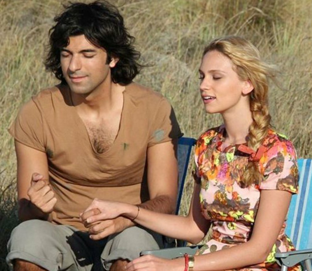 Azizamoslim's tweet photo. #EnginAkyürek
حبنا لك لا يساوم كحب الوطن، كحب الطفل البريء للعب، كزهرة تفتحت في الفلاة، إنجين يا جناحا يطير بنا في الأعالي ولا نأبى النزول https://t.co/bpeVBw9aG1