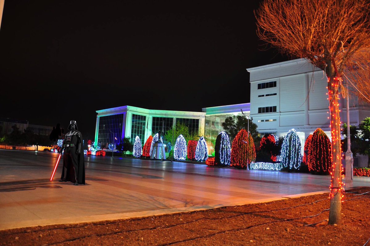 MuratpasaBld's tweet image. Işınlanmana gerek yoktu Darth. 444 80 07 Turunç Masayı arasan çözerdik. #StarWarsDay #StarWars #DarthVader #