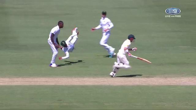 ProteasMenCSA's tweet photo. #FlashbackFriday Who remembers the best run out ever?! @tbavuma10 vs Warner.
#ProteaFire #AUSvSA 
#FBF https://t.co/Ku9AmLM7in
