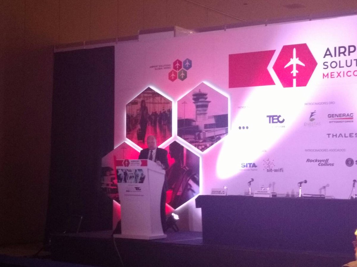 PatricGlez's tweet photo. Inicia la conferencia de Haakan Anderson de @unisyscorp sobre la mejora de aeropuertos con nuevas tecnologías #ASMexico https://t.co/jRTC6BDPjP