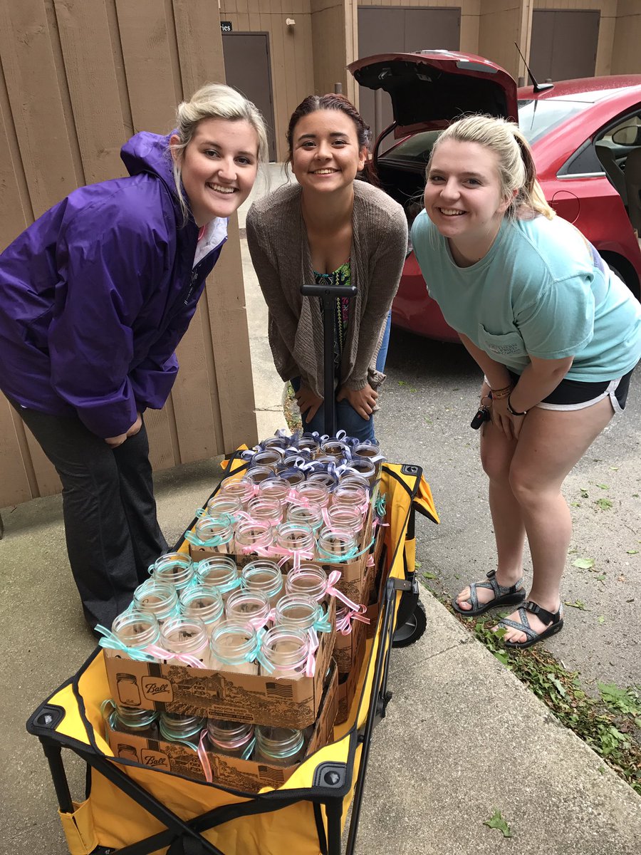 BratuJami's tweet photo. Our prom committee is getting ready for you. #KnightNation #prom2k17 @NH_knights https://t.co/EpwFylcOKN
