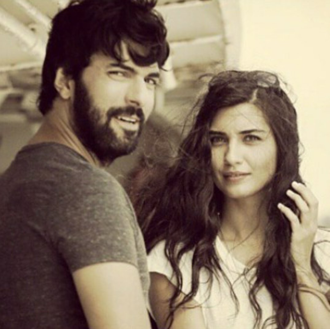 Azizamoslim's tweet photo. #EnginAkyürek
حبنا لك لا يساوم كحب الوطن، كحب الطفل البريء للعب، كزهرة تفتحت في الفلاة، إنجين يا جناحا يطير بنا في الأعالي ولا نأبى النزول https://t.co/bpeVBw9aG1