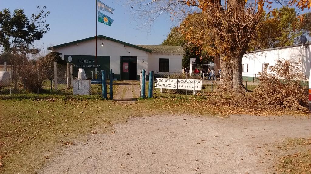 BibliocapR1's tweet photo. Alumnos #Región1 #PtaIndio #EES5 automatizan su biblioteca y las biblios del distrito hacen F. de Usuarios @bnmaestros @BAeducacion #CENDIE https://t.co/LFeuGgqsk5