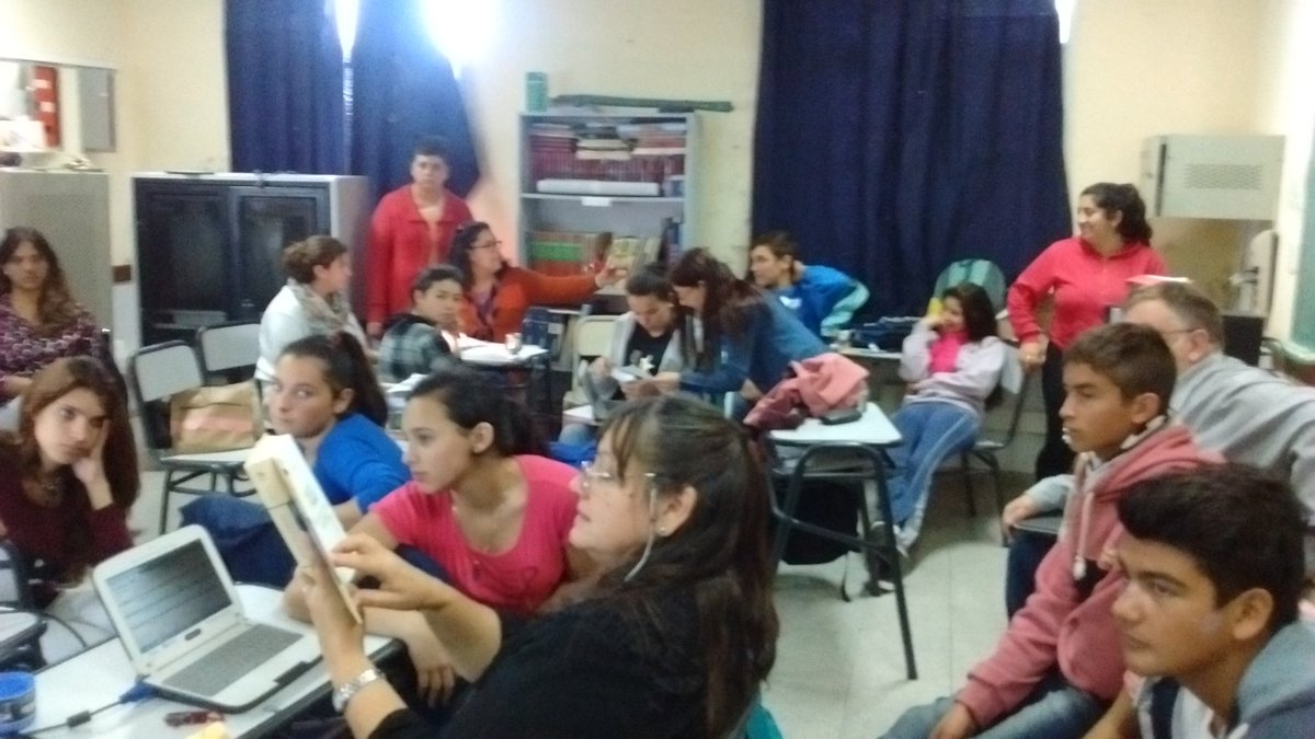 BibliocapR1's tweet photo. Alumnos #Región1 #PtaIndio #EES5 automatizan su biblioteca y las biblios del distrito hacen F. de Usuarios @bnmaestros @BAeducacion #CENDIE https://t.co/LFeuGgqsk5