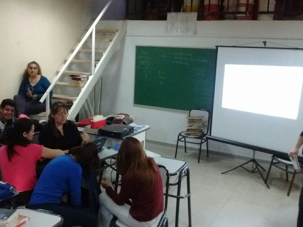BibliocapR1's tweet photo. Alumnos #Región1 #PtaIndio #EES5 automatizan su biblioteca y las biblios del distrito hacen F. de Usuarios @bnmaestros @BAeducacion #CENDIE https://t.co/LFeuGgqsk5