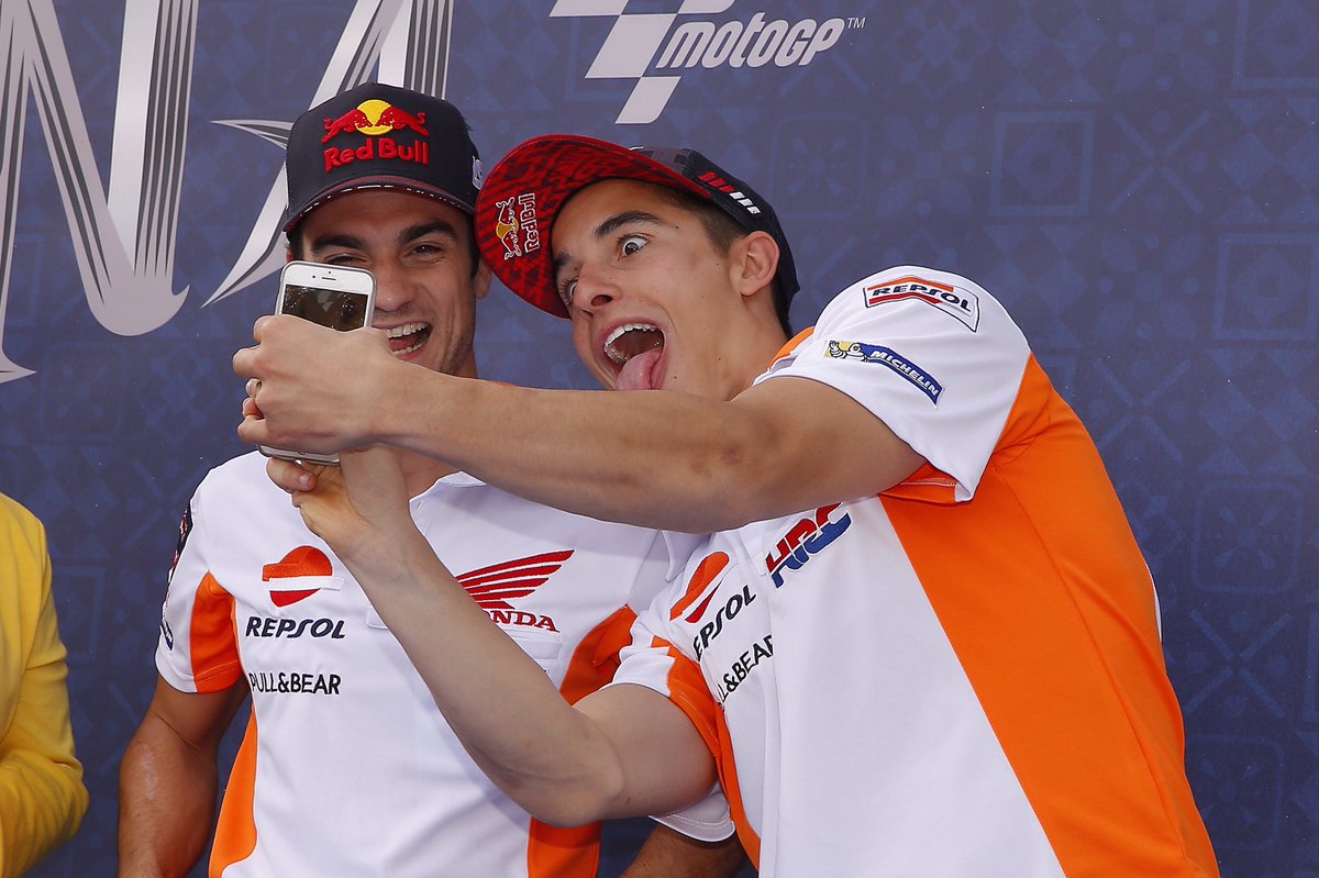 marcmarquez93's tweet photo. Ambiente especial en Jerez 😜 Special atmosphere in Jerez! #FenómenoJerez #SpanishGP #convoy #redbull #jerez https://t.co/XQaADNVU6N