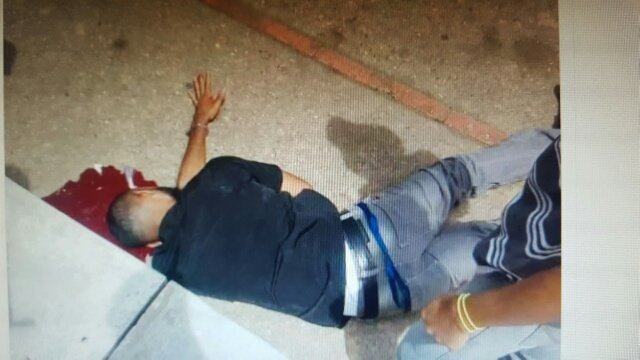 SIGUEMEPRIMERO's tweet photo. Juan Lopez  presidente de la FCU del #IUTJA en El Tigre, en el momento que fue asesinado #Venezuela https://t.co/XPgHEqxrGI