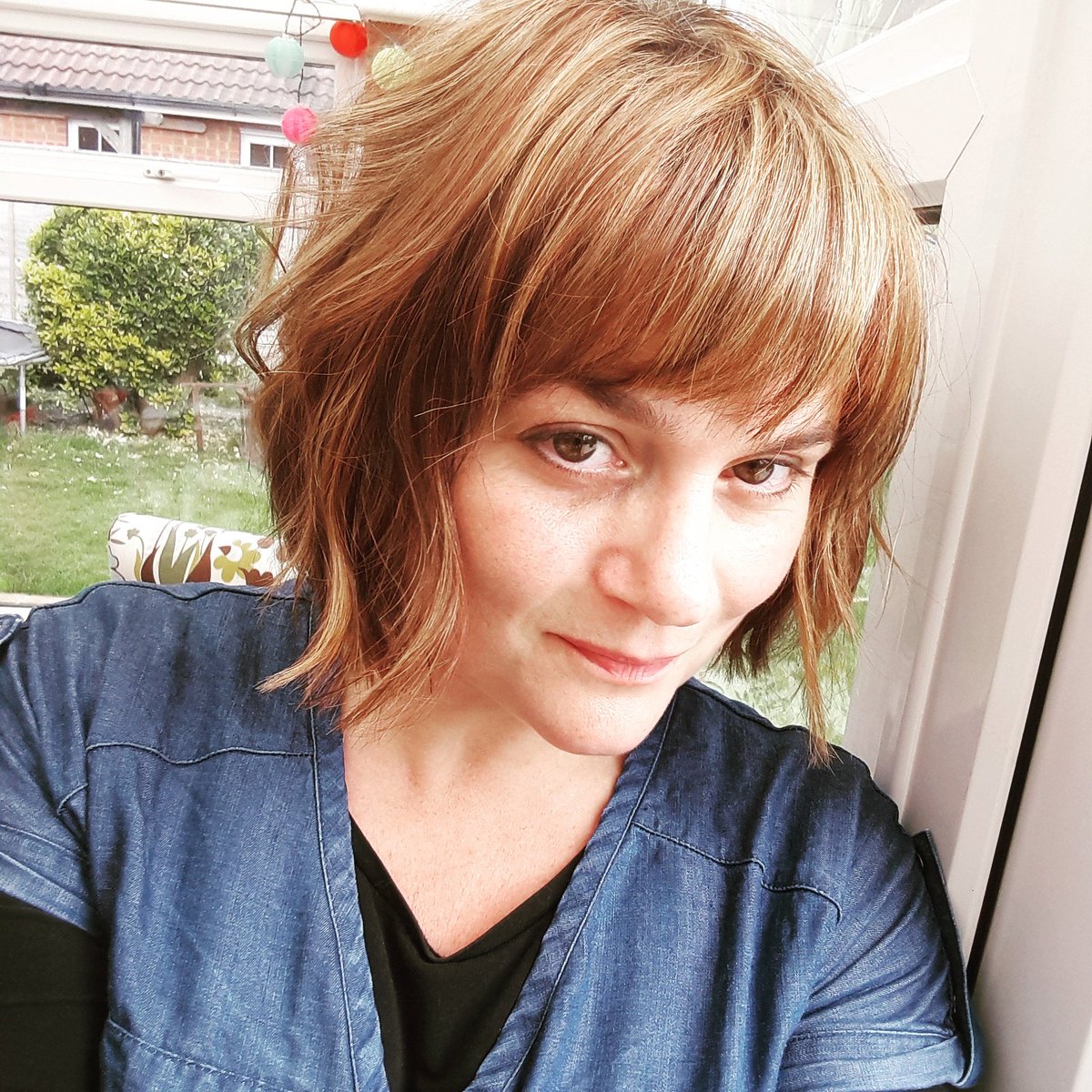 LindsayGalvin's tweet photo. I'm posting some dreadful haircut selfies on here now! Stand down. It's actually exactly what I wanted - I'm happy.
💇💁 #choppybob https://t.co/ul0622m0f8