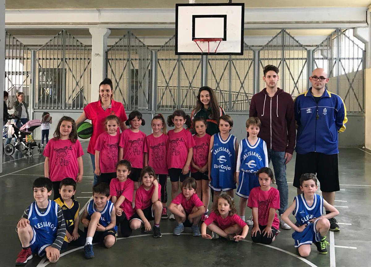 CBFHuesca's tweet photo. Hoy las niñas de la escuela han jugado su primer partido contra @BoscosHuesca, que bien lo han pasado!! https://t.co/cdAtyUEanZ