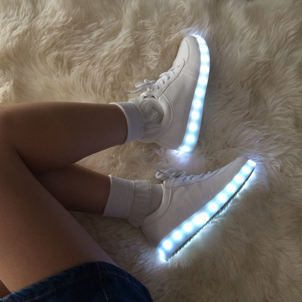 Pre-Friday mood ⭐️ #FluoShoes