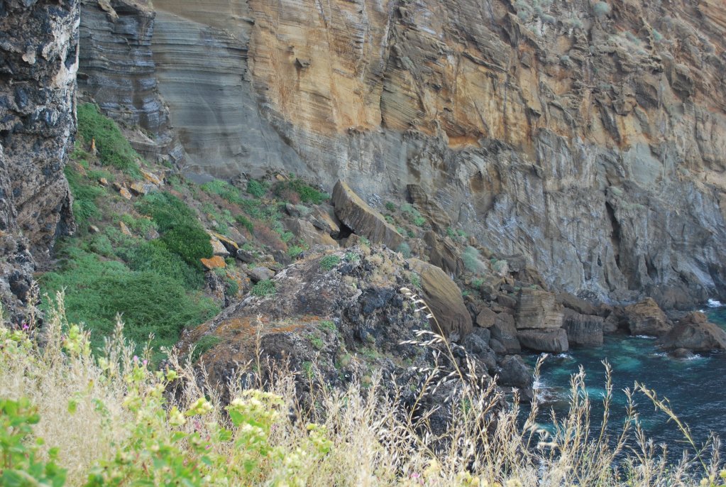 SolaresUstica's tweet photo. Experience the beauty of a unique nature ... #magicustica #nature #interludehr #holiday #vacation #relax #wild https://t.co/8fDX2NlBuH https://t.co/YN9e2uippU
