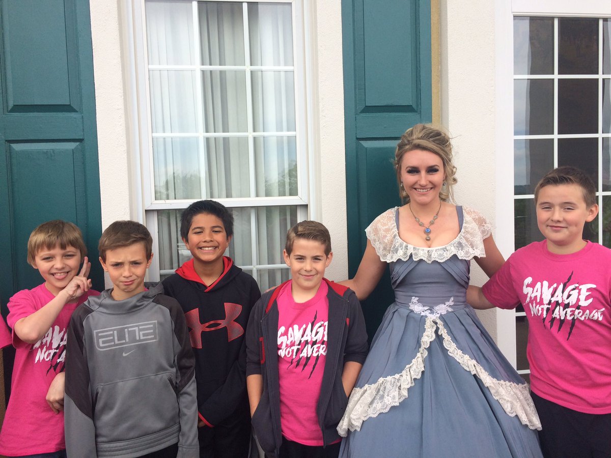 BNANHN's tweet photo. Best field trip ever! #savagenotaverage #pinkteam https://t.co/vxkdDxY4OP