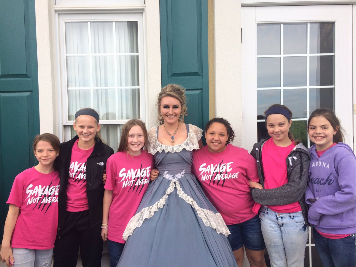 BNANHN's tweet photo. Best field trip ever! #savagenotaverage #pinkteam https://t.co/vxkdDxY4OP
