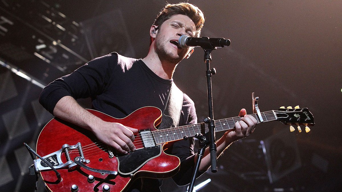 RollingStone's tweet photo. Hear Niall Horan's sexy new funk-pop song "Slow Hands" https://t.co/YLGFpo6oTl https://t.co/eUr6K0iSdh