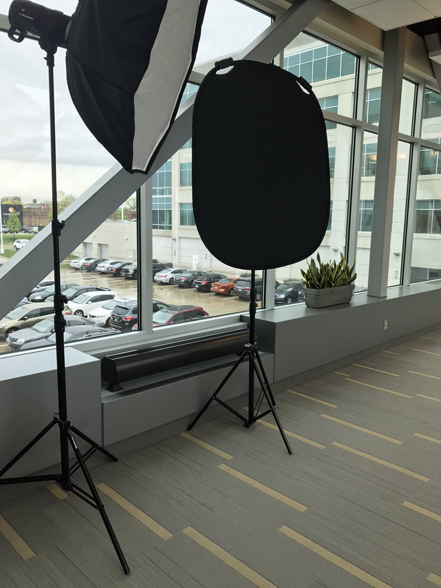 Power_Blonde's tweet photo. Finally getting new headshots done. 💁🏼 https://t.co/ruhQESOsIe