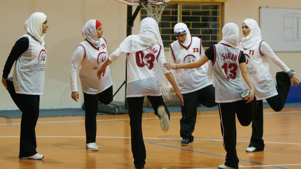 positives2000's tweet photo. Basketball governing body @FIBA allows headgear, including hijab in professional... https://t.co/onahSIe15x by #Change via @c0nvey https://t.co/Tqg9OWSORv