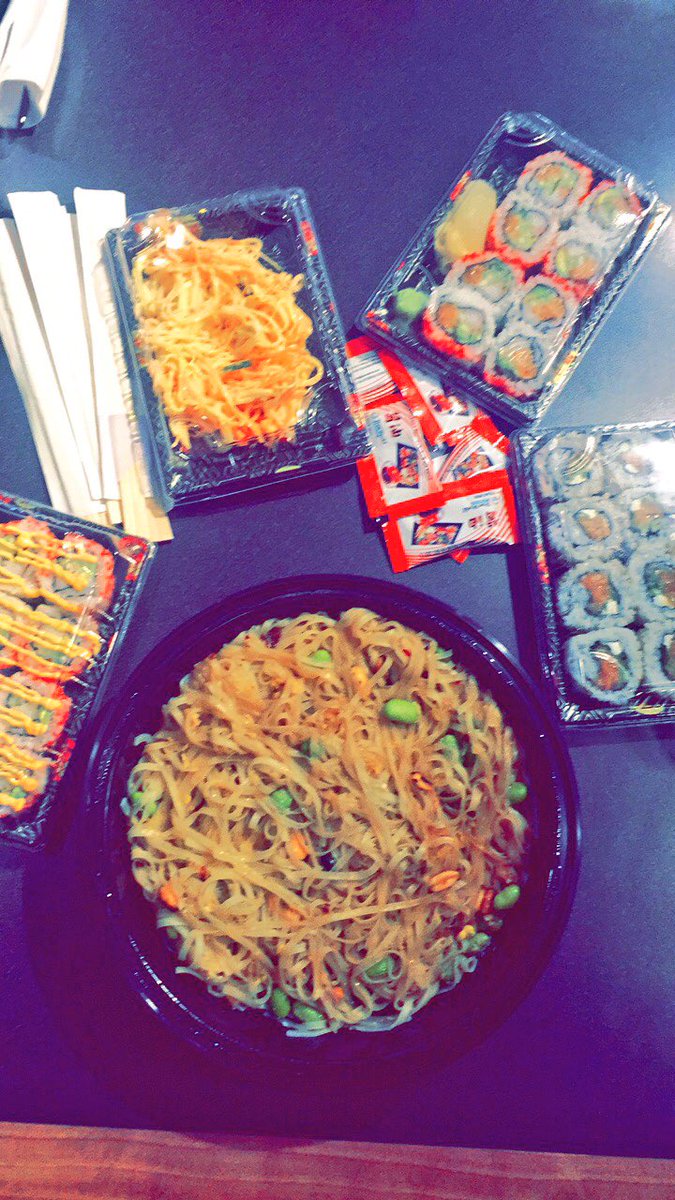 ElistaB's tweet photo. Ordered @socialhouse7 from @UberEATS today which is dangerous because #onceyoupopthefundontstop #soGood 🔥🍣👌🍜#Pittsburgh @KelOnAir @MichBeni https://t.co/i7csldwQnF