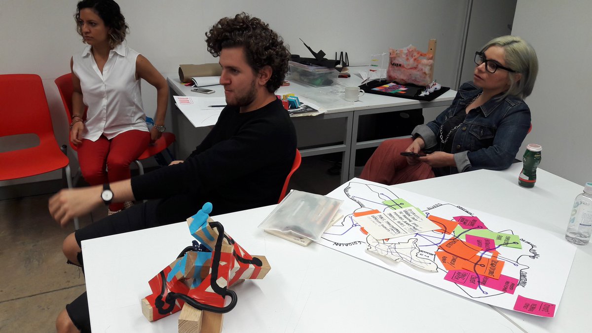 centro_news's tweet photo. ¡Buen trabajo! Termina taller The Social City, en el cuál se reflexionó sobre el futuro de la ciudad y la forma de vivirla. #swedendesignmx https://t.co/K2tzq3XRo7