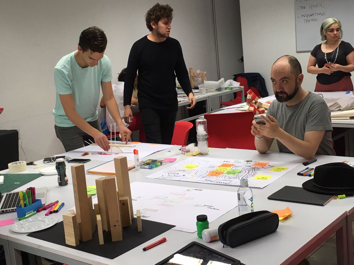 centro_news's tweet photo. ¡Buen trabajo! Termina taller The Social City, en el cuál se reflexionó sobre el futuro de la ciudad y la forma de vivirla. #swedendesignmx https://t.co/K2tzq3XRo7